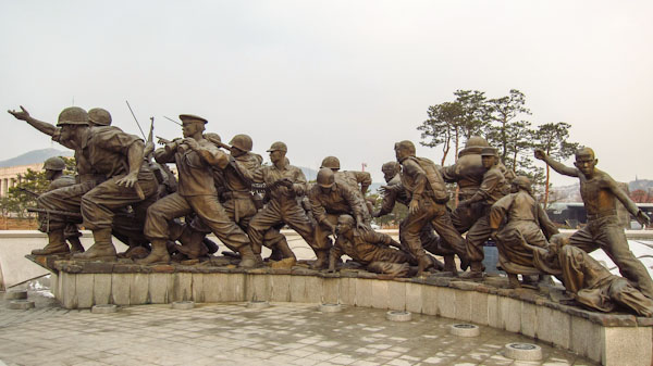 Statues defending the Fatherland