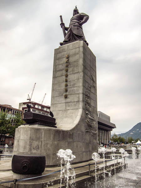 Statue of Admiral Yi Sunshin