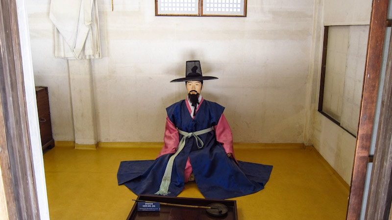 Cheonhajangan, the right hand man and security guard of Heungseon Daewongun