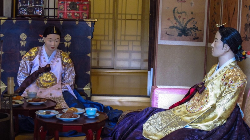Typical tea ceremony at Norakdang Hall