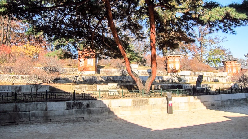 Amisan Garden located behind Gyotaejeon Hall at Gyeongbokgung Palace