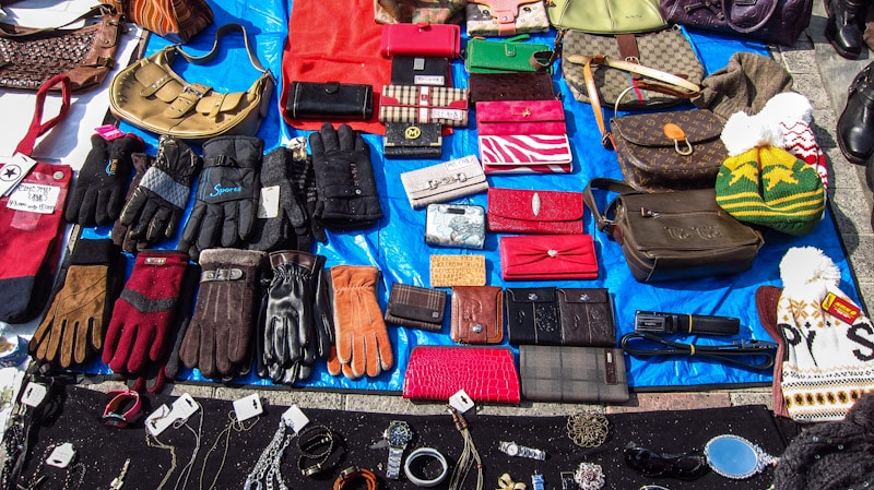 Gloves, purses, wallets, handbags, jewelry, and more to be found at Seocho Saturday Flea Market