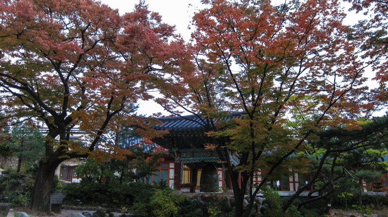 Autumn foliage at Gilsangsa Temple