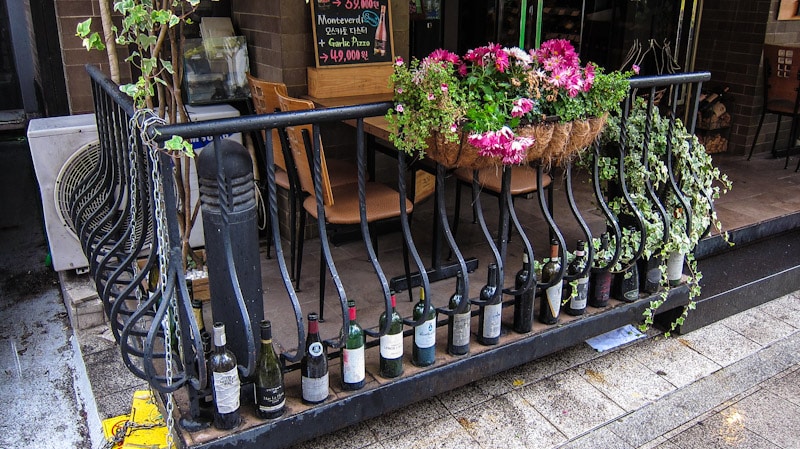 Charming French street scenes of Seorae Maeul (Seorae Village) in Seoul