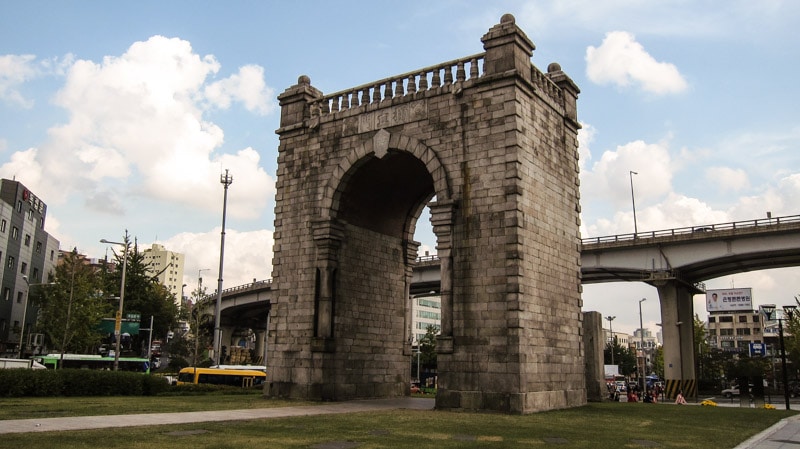 The design of Dongnimmun Gate (Independence Gate) in Seoul was inspired by the Arc de Triomphe in Paris, France