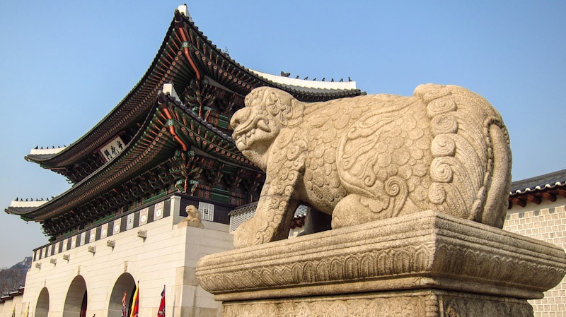 Gwanghwamun Gate viewed from the side