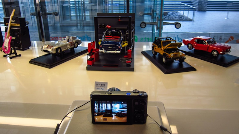 Hands on experience with a new Samsung camera at Samsung d'light in Seoul