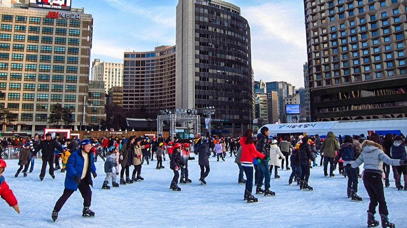 Ice skating rink in the winter at Seoul Plaza
