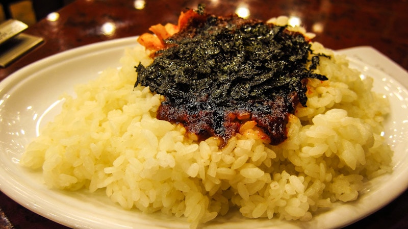Hope you are hungry for rice topped with pepper paste and seaweed