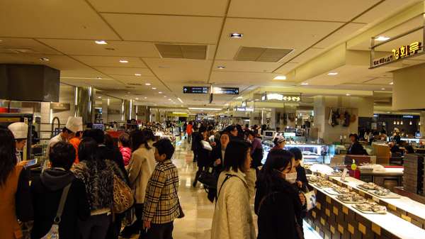 Large variety of food stalls  to try out at the Lotte Department Store in Seoul
