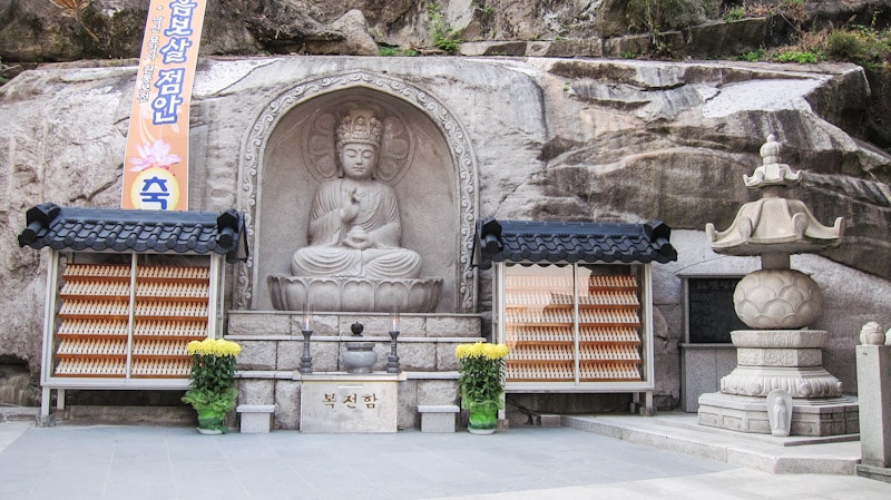 Mae Buddha statue at Myogaksa Temple in Seoul