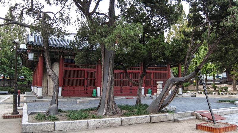 Main building of Seoul Dongmyo (Donggwanwangmyo) Shrine in Seoul, South Korea