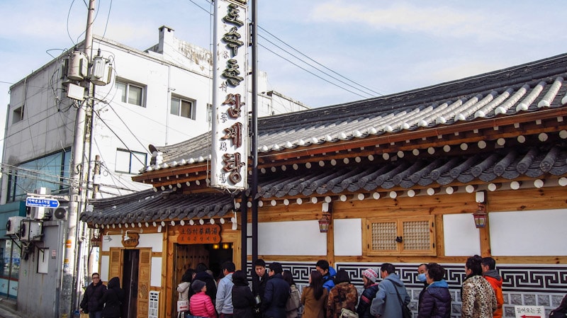 People waiting in line for delicious chicken soup at Tosokchon in Seoul