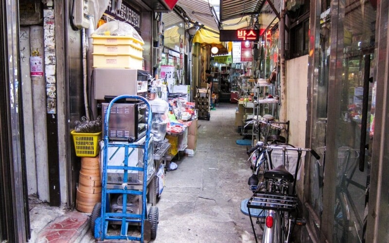 Small baking shops lining this narrow alley at Bangsan Baking Market