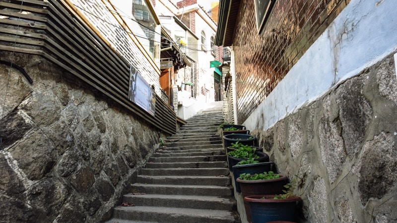 View 8: Samcheong-dong stone stairway alley
