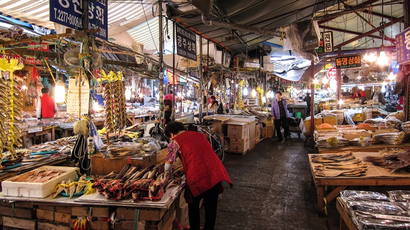 Walking through Jungbu Market (Chungbu Market)