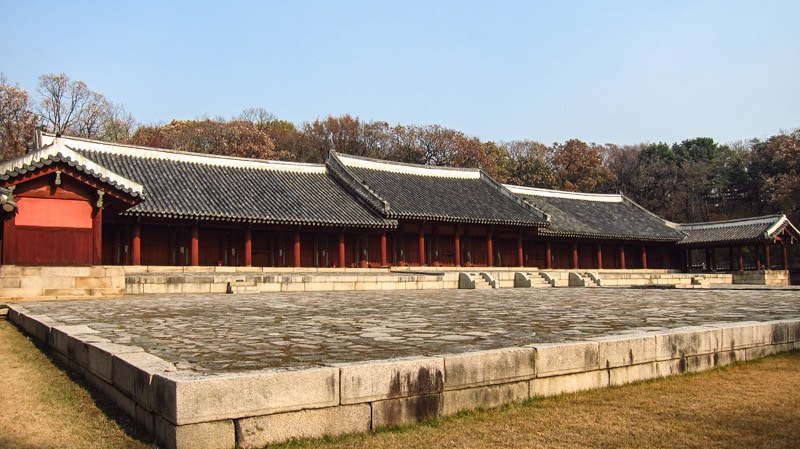 Yeongnyeongjeon Hall holds 34 tablets in 16 spirit chambers