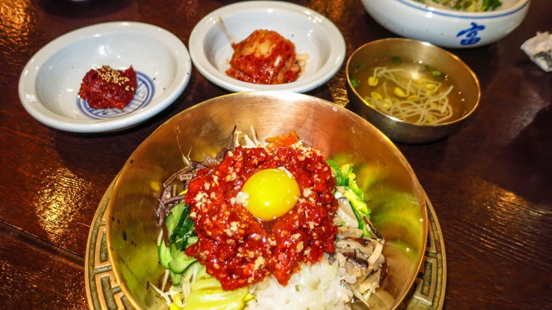 Yukhoe (raw sliced seasoned beef) bibimbap at Gogung (Insadong Branch), Seoul