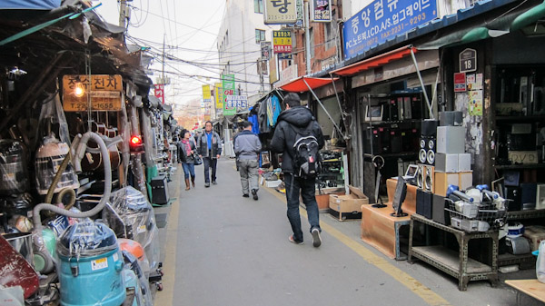 Hwanghak-dong Flea Market