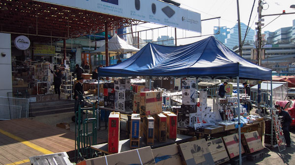 Yongsan Flea Market sellers also set up out front of Sunin Plaza in Seoul