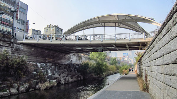 Saebyeokdari Bridge (Dawn Bridge)