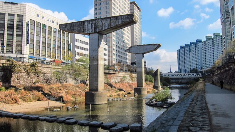 Last remaining pieces of the elevated highway