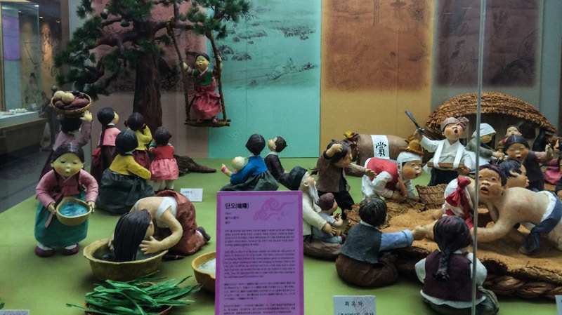 Model showing the preparation of food at TTeok Museum 