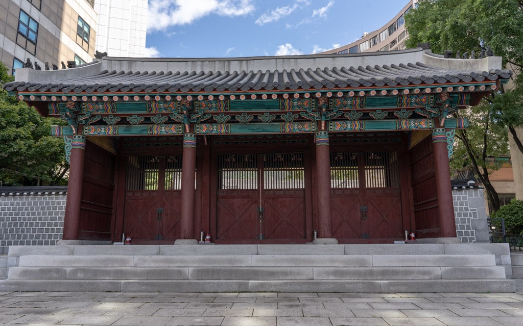 Front gate of the altar across from Seoul City Hall, Hwangudan Altar (Wongudan Altar), Seoul, Korea