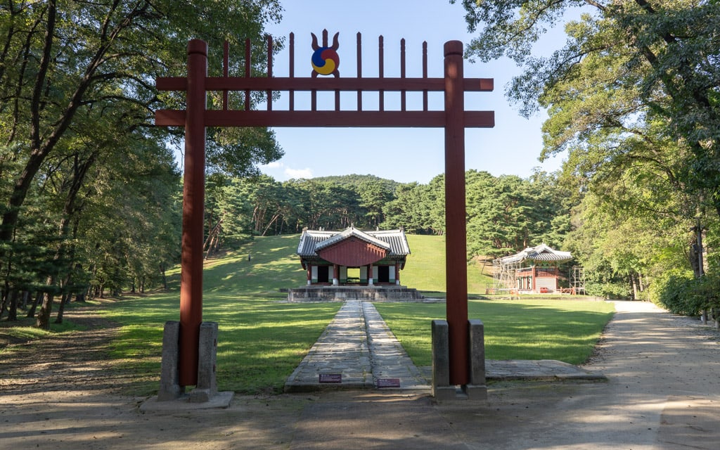 Illeung, the royal tomb of King Sunjo and his consort, Heonilleung Royal Tomb, Seoul, Korea