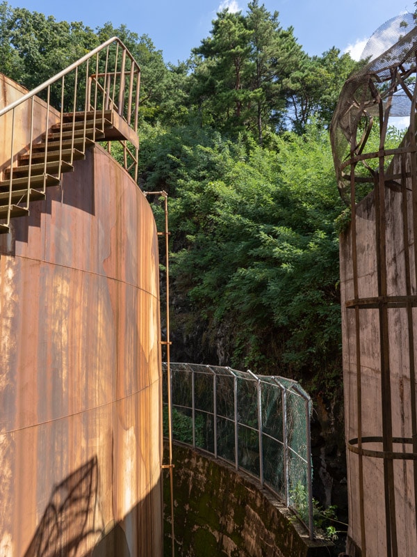 Right view, Sustained Oil Tank (T3), Oil Tank Culture Park, Seoul, Korea