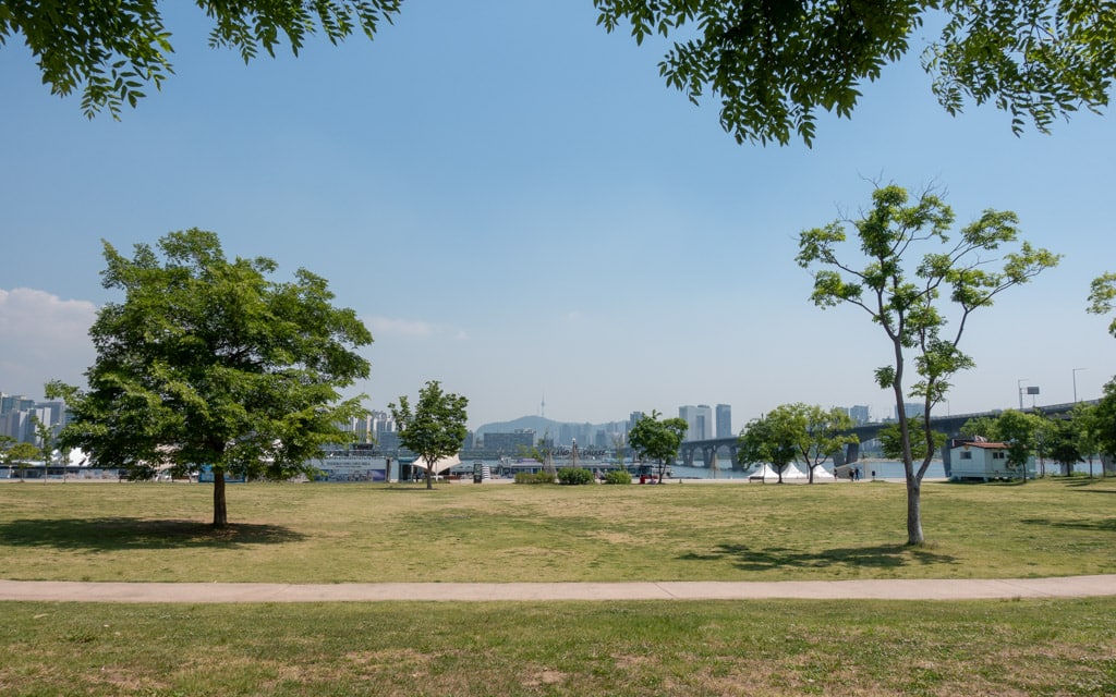 Plenty of space found at Yeouido Hangang Park