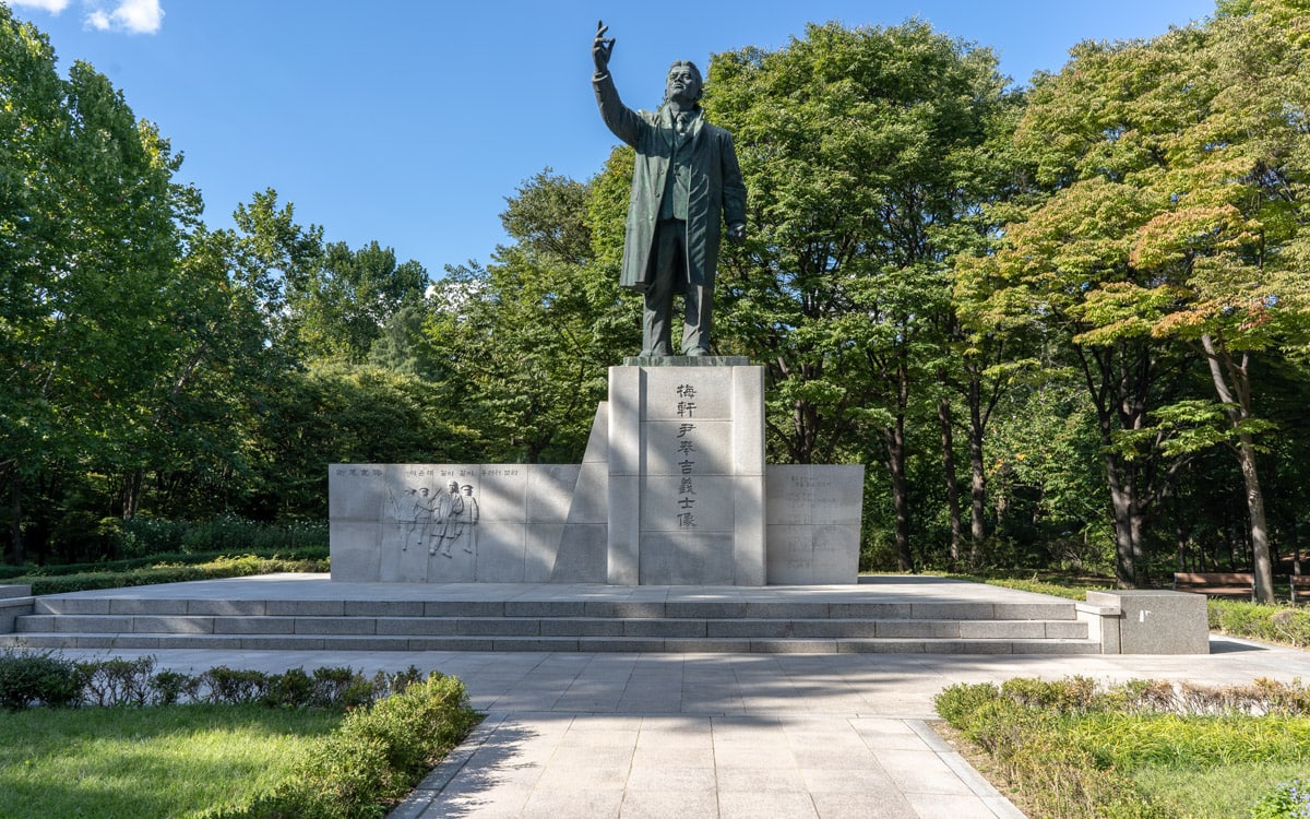 Statue honoring Yun Bong-gil, Korean independence activist