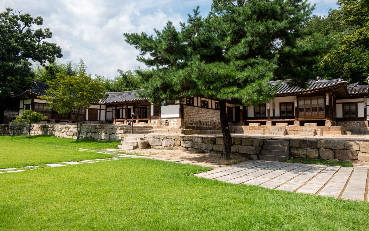 Changnyeongwigung Ancestral Shrine, Dream Forest, Seoul, Korea