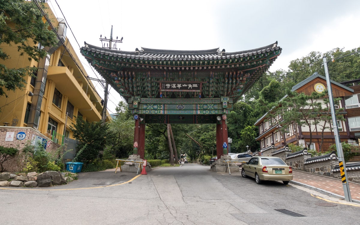 Main gate of the temple, Hwagyesa Temple, Seoul, Korea
