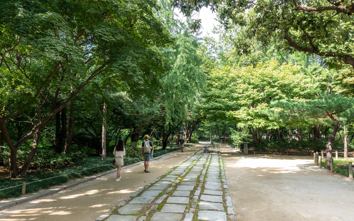 Shaded pathways running through the shrine, Jongmyo Shrine, Seoul, Korea