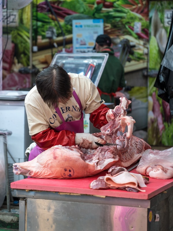 Butchering pig, Yeongcheon Market, Seoul, Korea