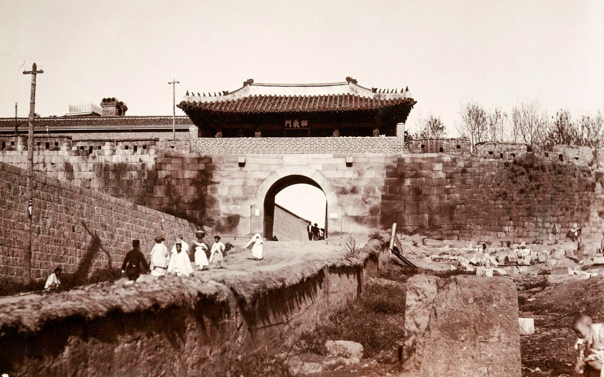 Souimun Gate before its dismantling in 1914, Seoul, Korea