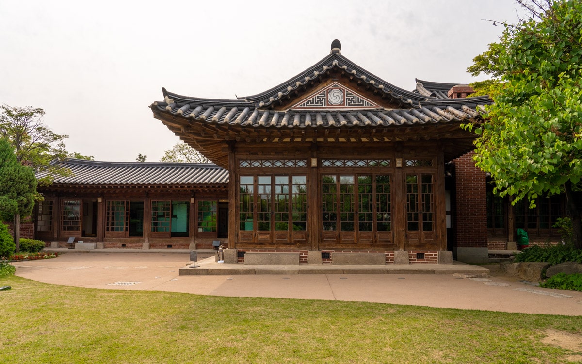 Sarangchae (men's quarters), Baek In-je House Museum, Seoul, Korea