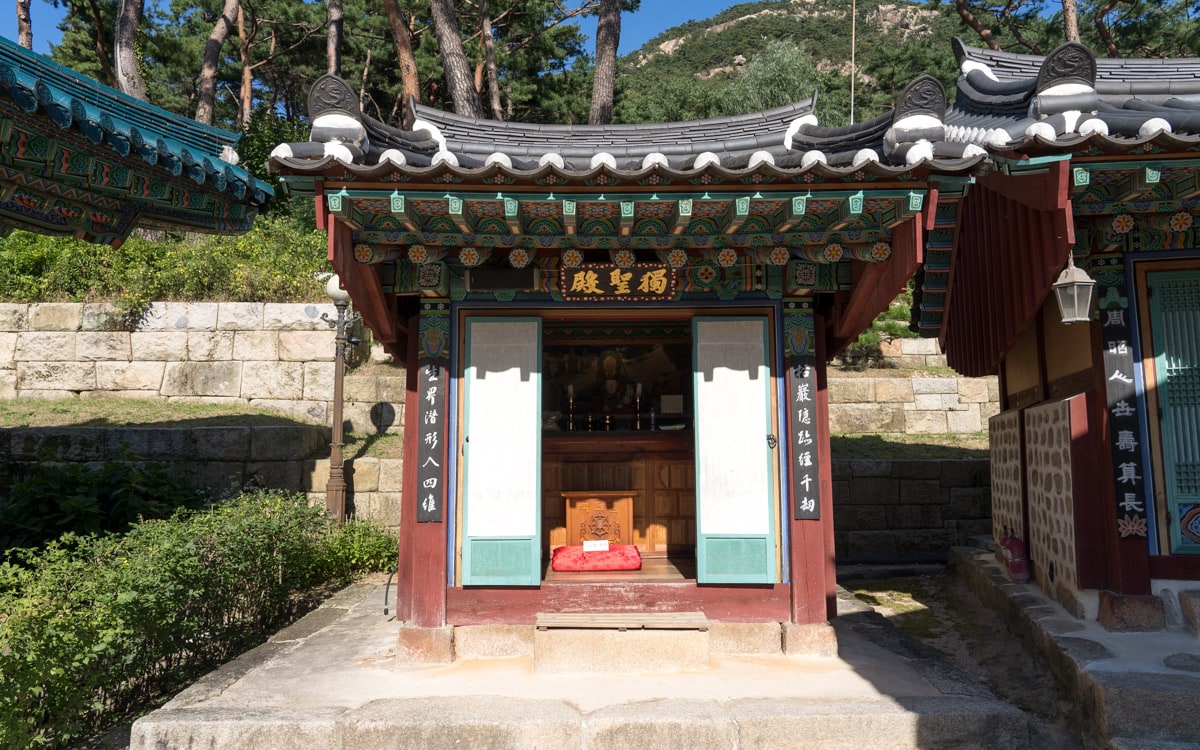 Dokseongjeon Hall, Jingwansa Temple, Seoul, Korea