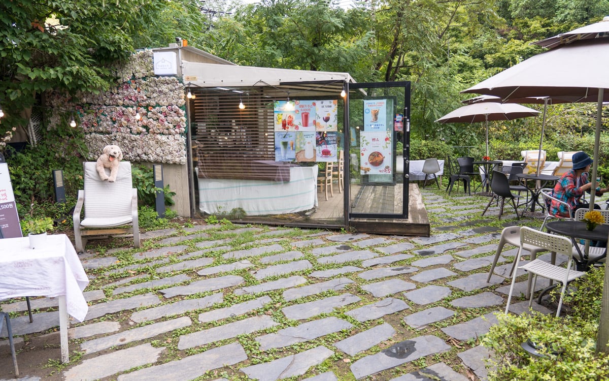 Café Byoltteulak, located above the museum