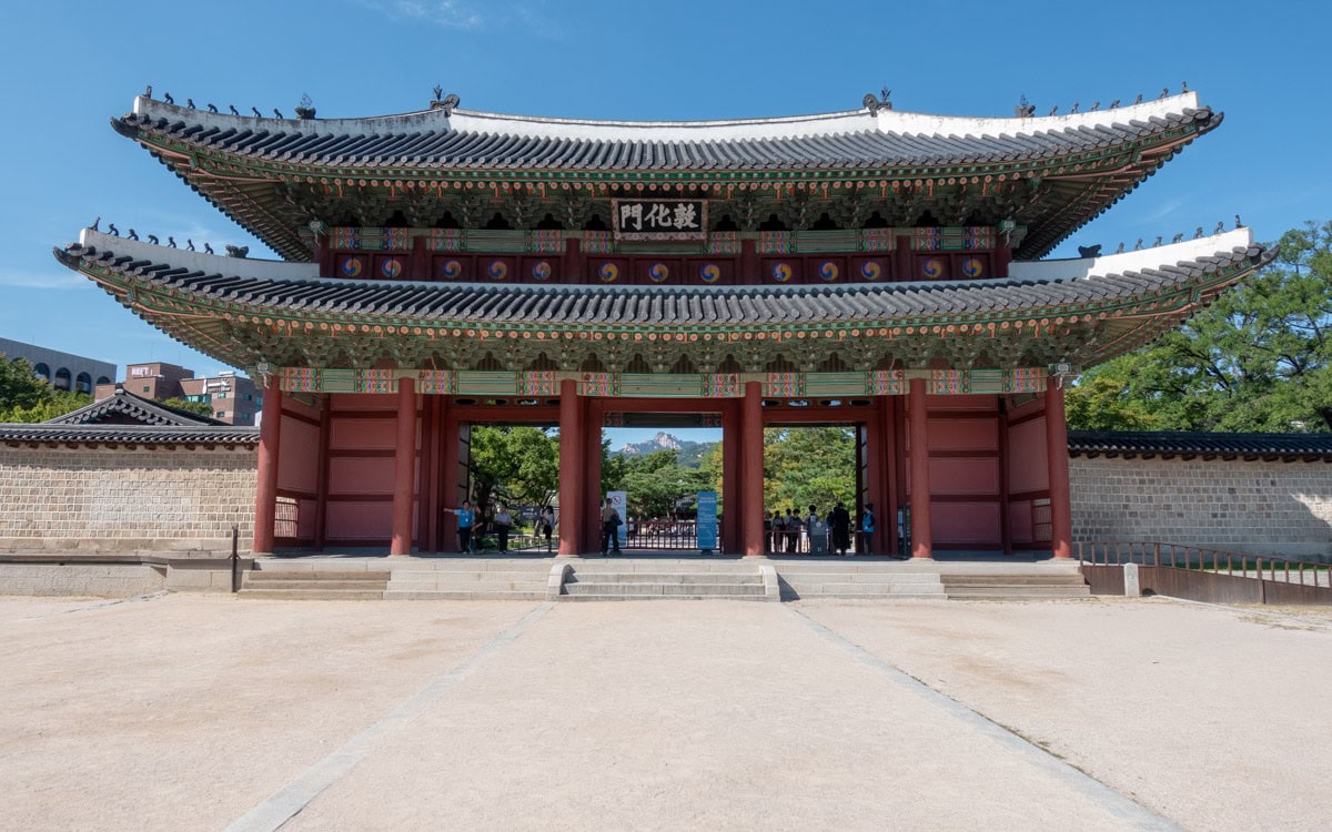 Donhwamun Gate, the main gate of Changdeokgung Palace